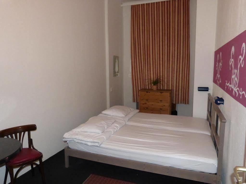 Corner Hostel Berlin Prenzlauer Berg Екстер'єр фото
